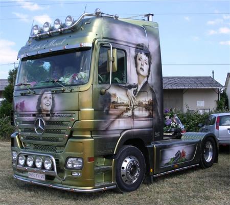 se lui la aussi il et beau c est une belle machine
